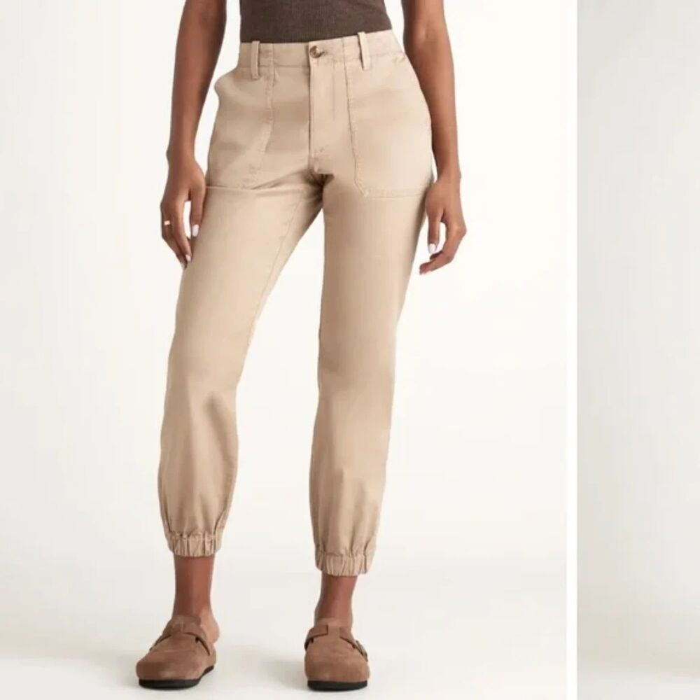 Quince - NWT Crop Cargo Jogger Pants in Beige
